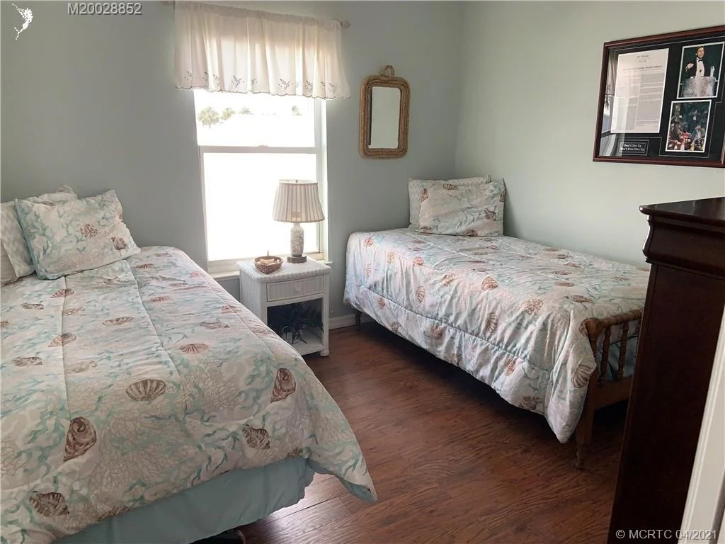 Photo of 904 Nettles Boulevard