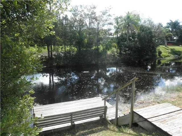 Photo of 466 SE Cardinal Trail