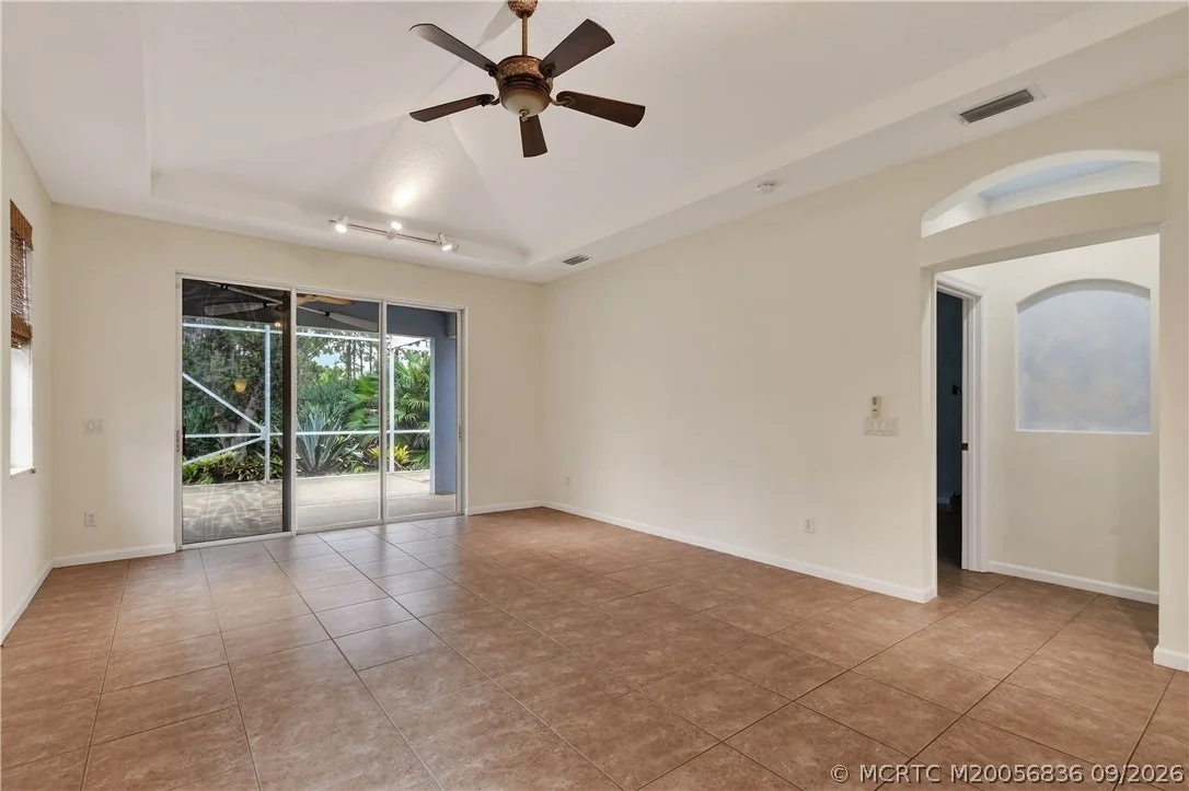 Photo of 480 NW Red Pine Way
