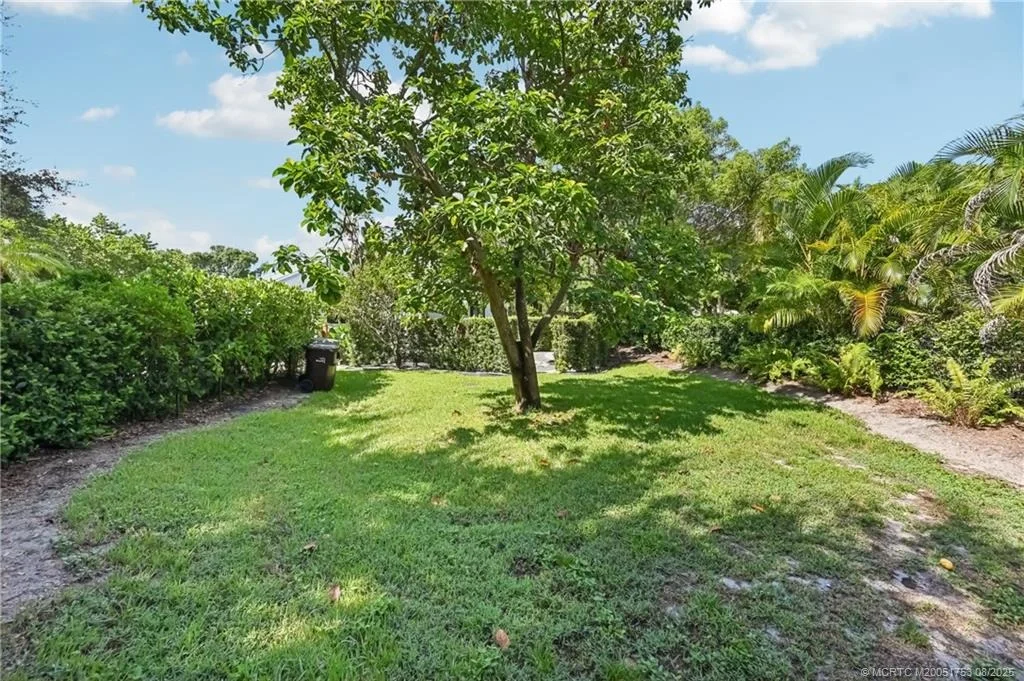 Photo of 200 SE Pelican Drive