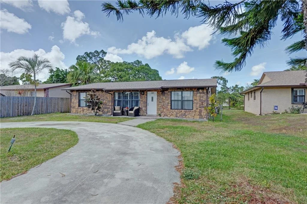 Photo of 3221 SE Hibiscus Street