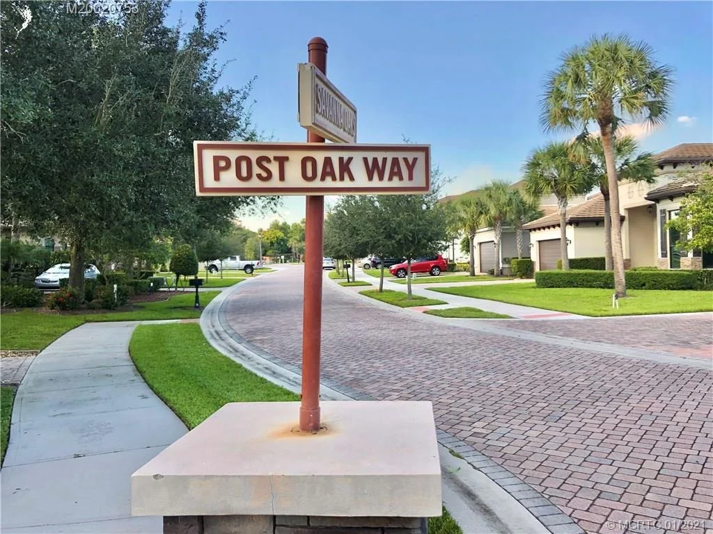 Photo of 1126 NE Post Oak Way