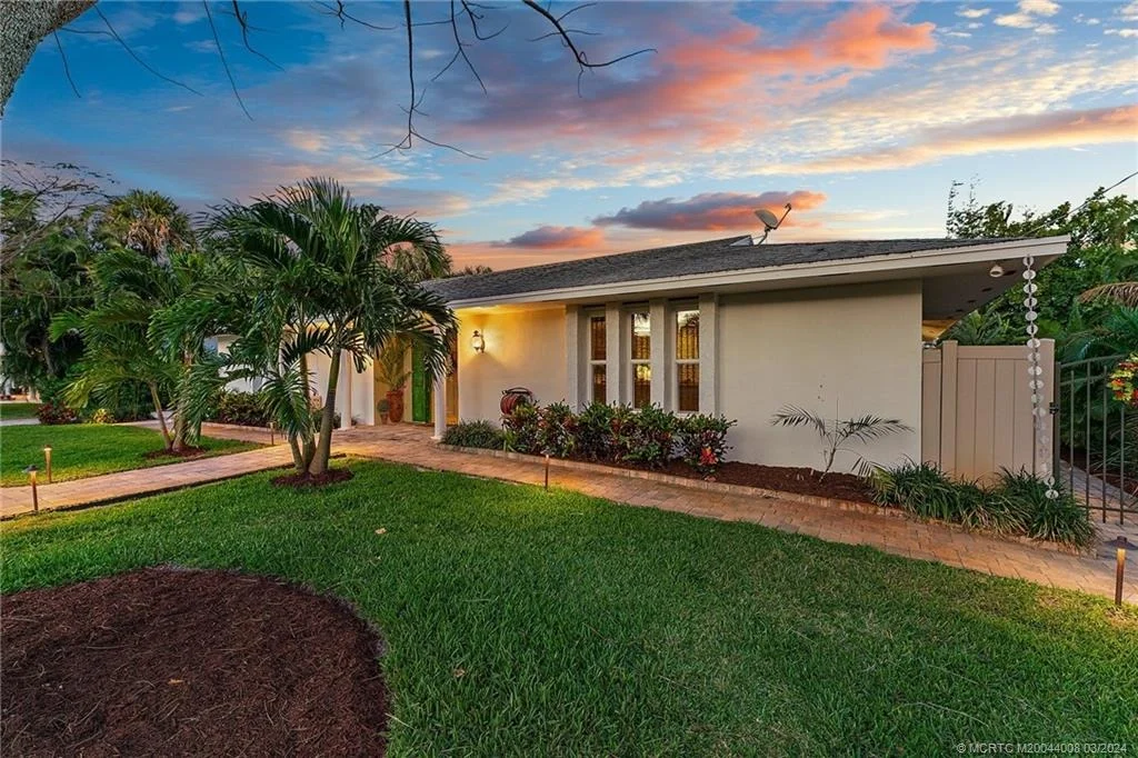 Photo of 333 SE Oriole Avenue