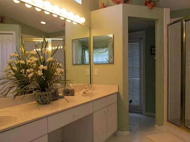 Photo of 6884 Bronte Circle