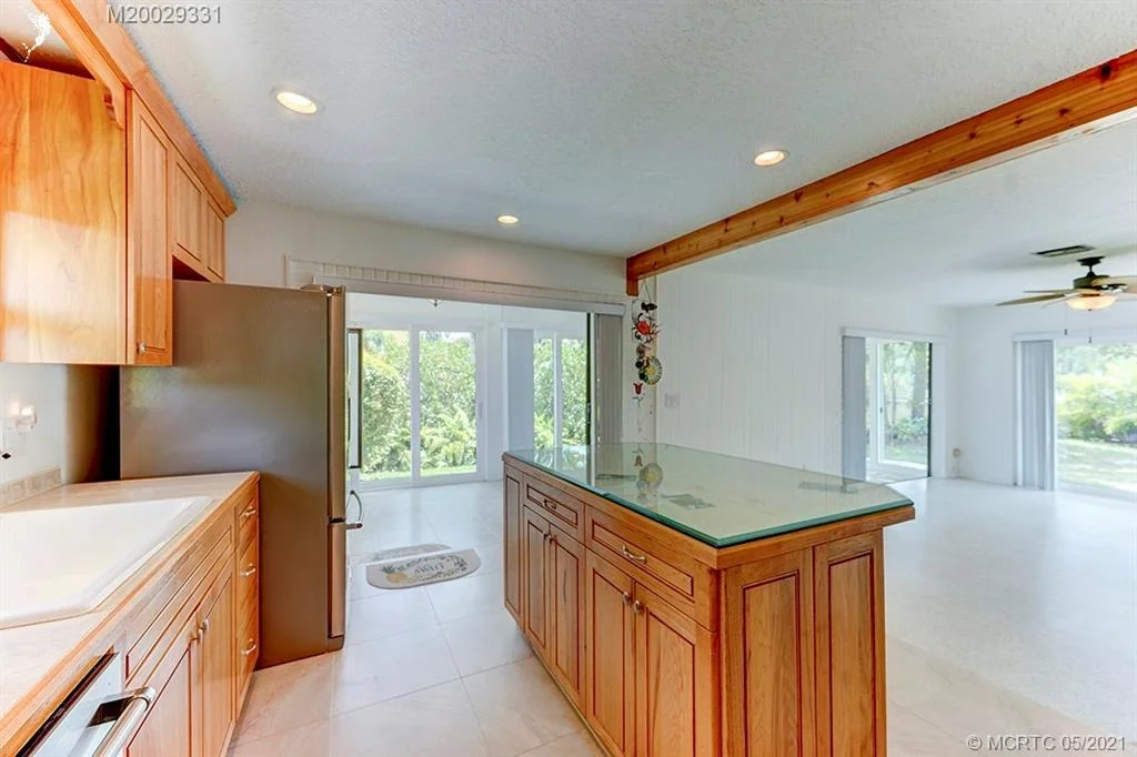 Photo of 799 SW Tanglewood Trail