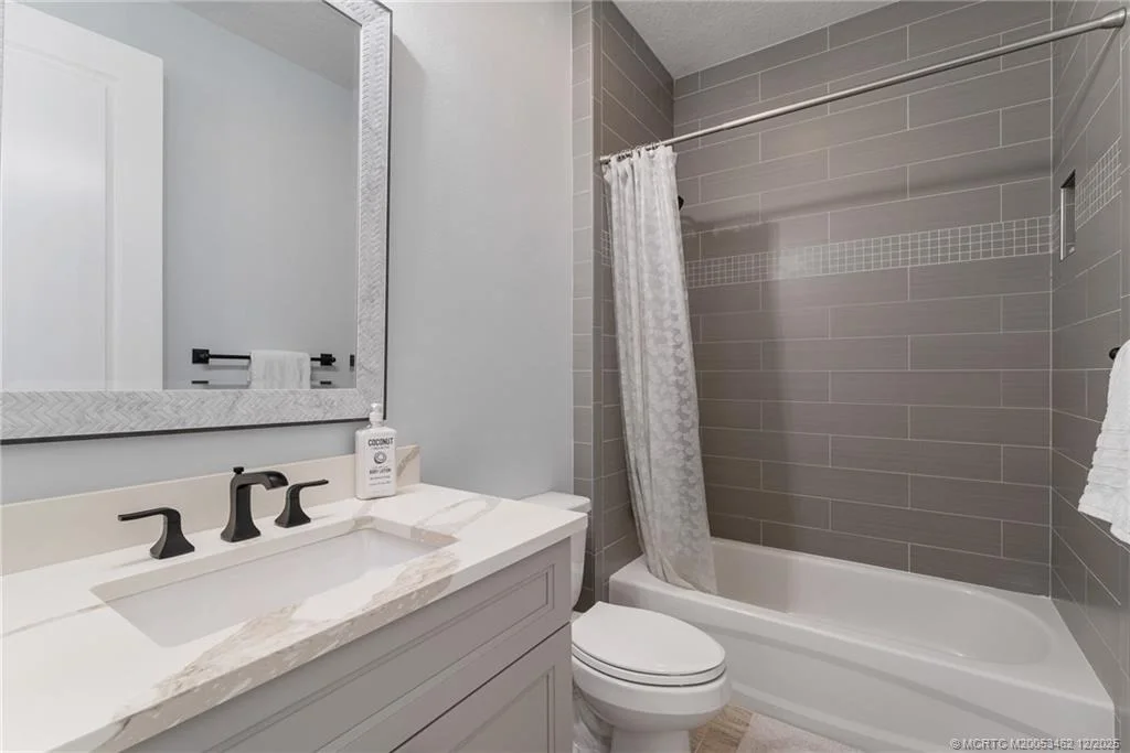 Photo of 1002 SE Riverside Drive