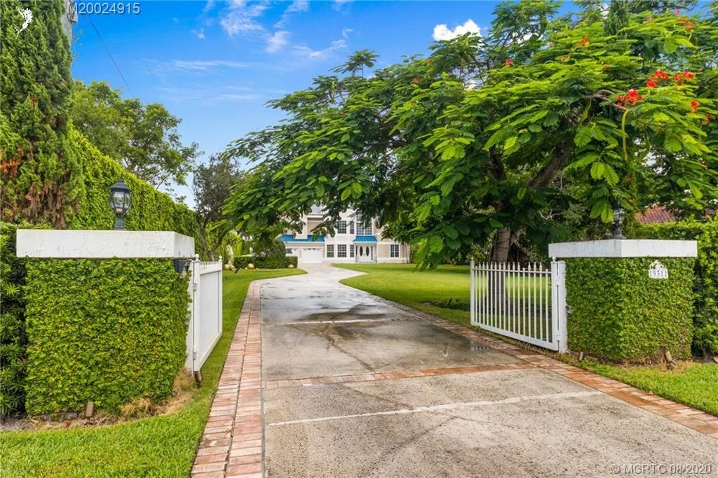 Photo of 19311 N Riverside Drive