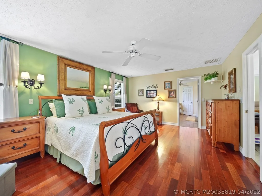 Photo of 3870 SE Quanset Terrace