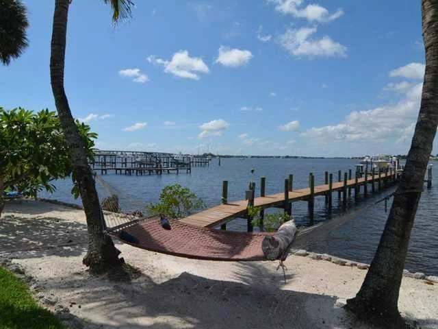 Photo of 621 NW Sunset Drive