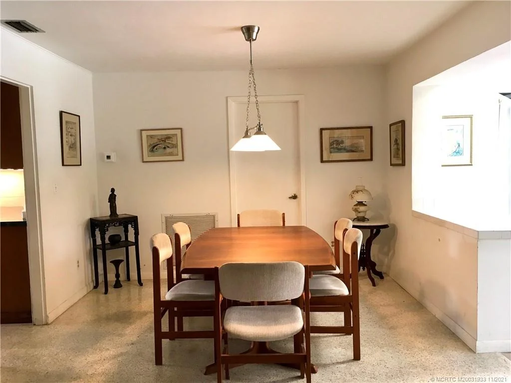 Photo of 702 NW Sunset Drive