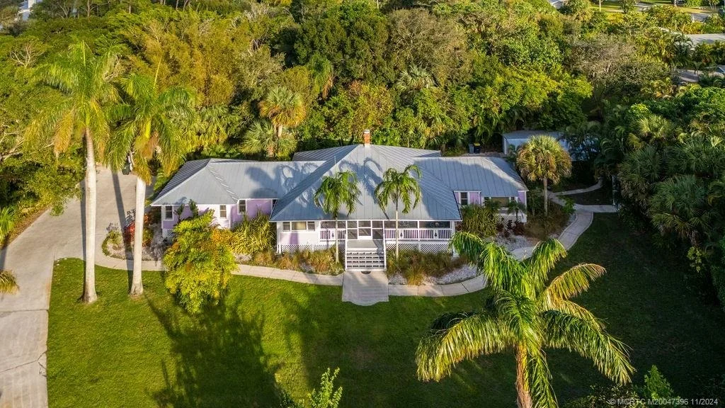 Photo of 535 SW Siesta Way
