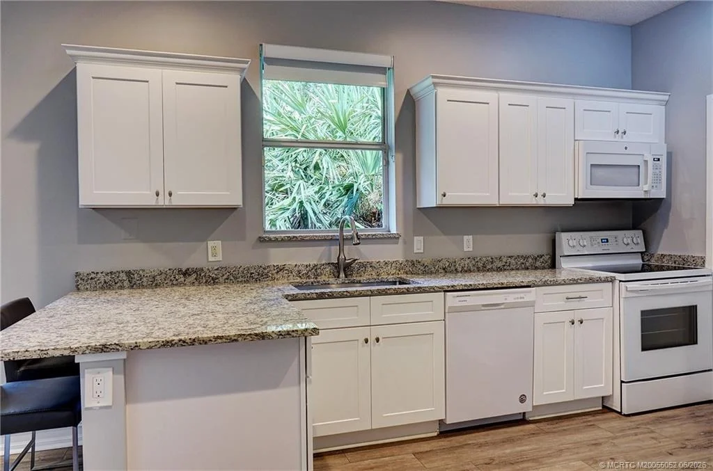 Photo of 18421 Lake Bend Drive