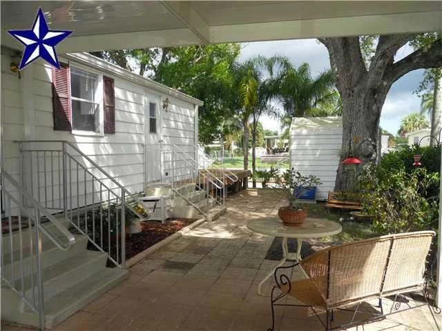 Photo of 151 SE Paradise Place
