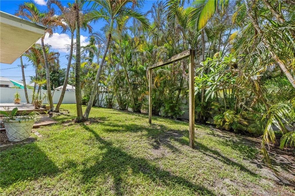 Photo of 984 NW 16th Place