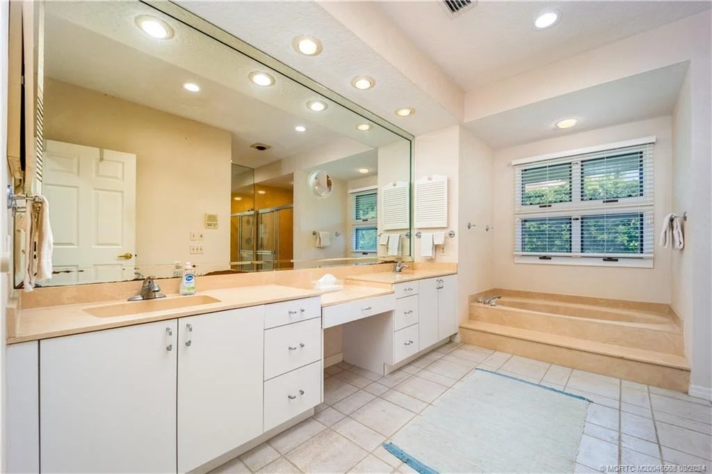 Photo of 6355 SE Oakmont Place