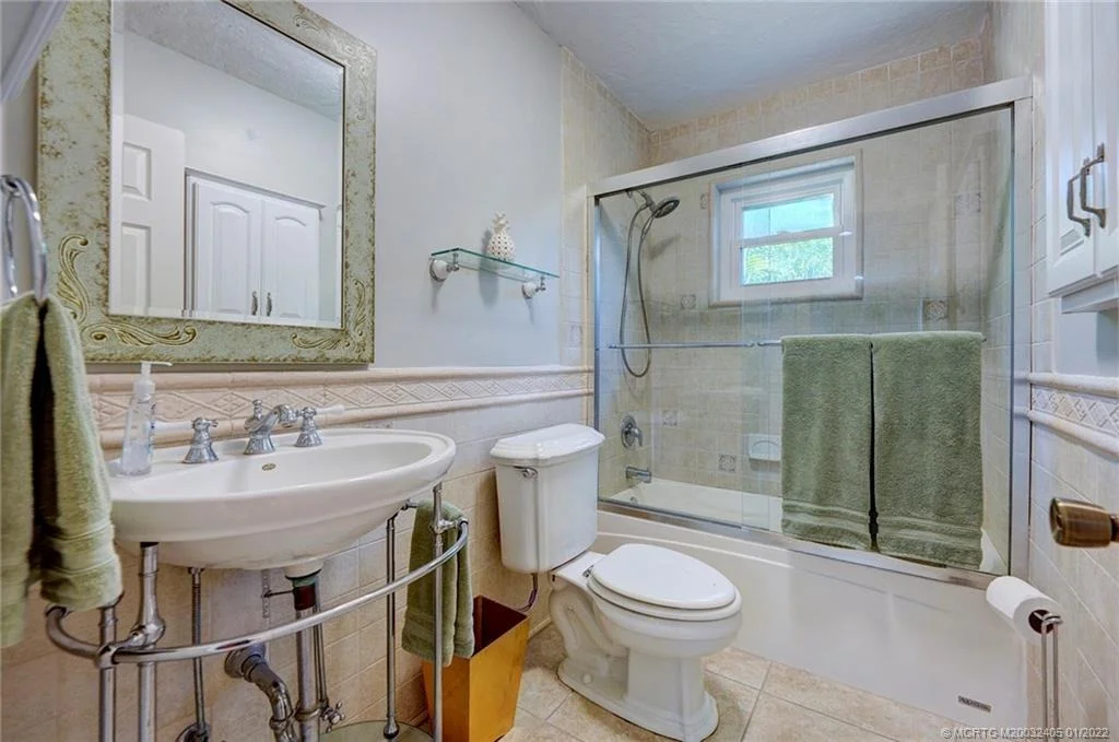 Photo of 338 SW Winnachee Drive