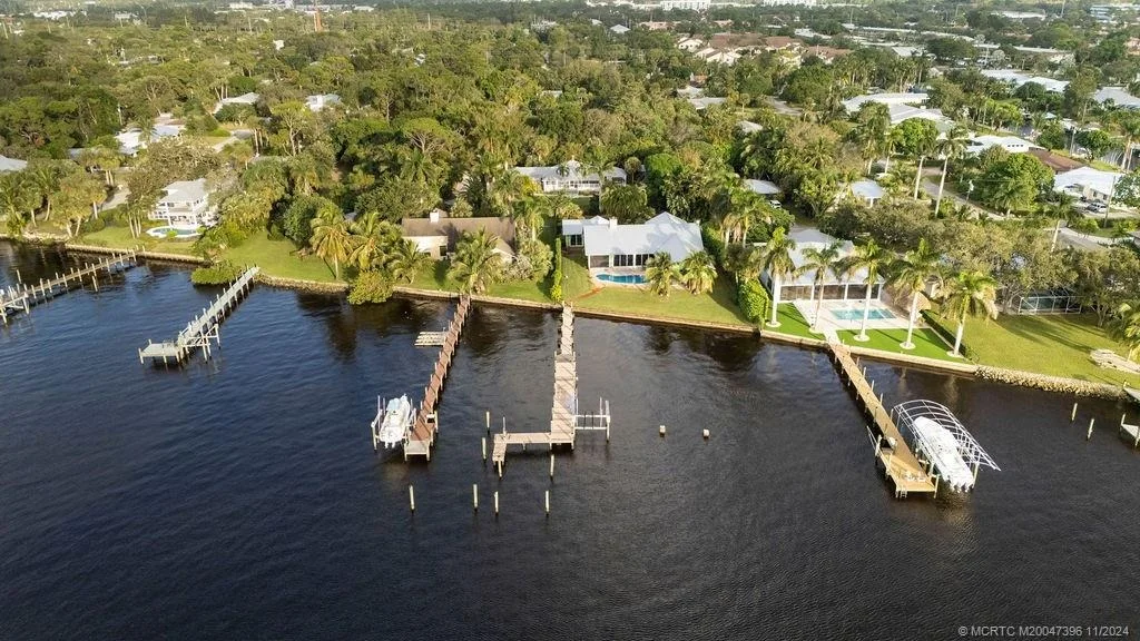 Photo of 535 SW Siesta Way