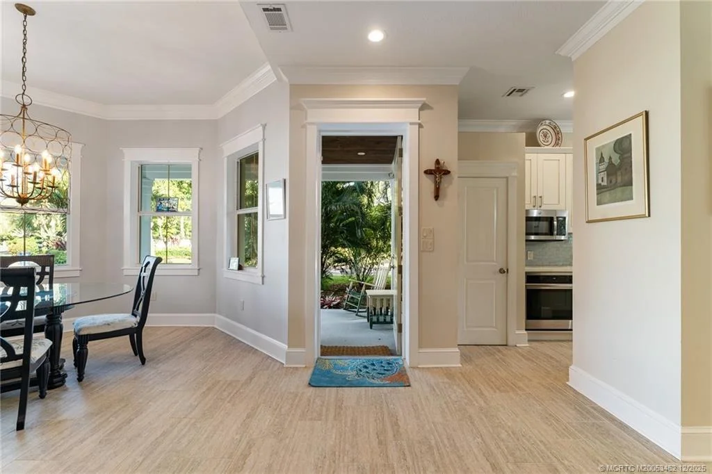 Photo of 1002 SE Riverside Drive