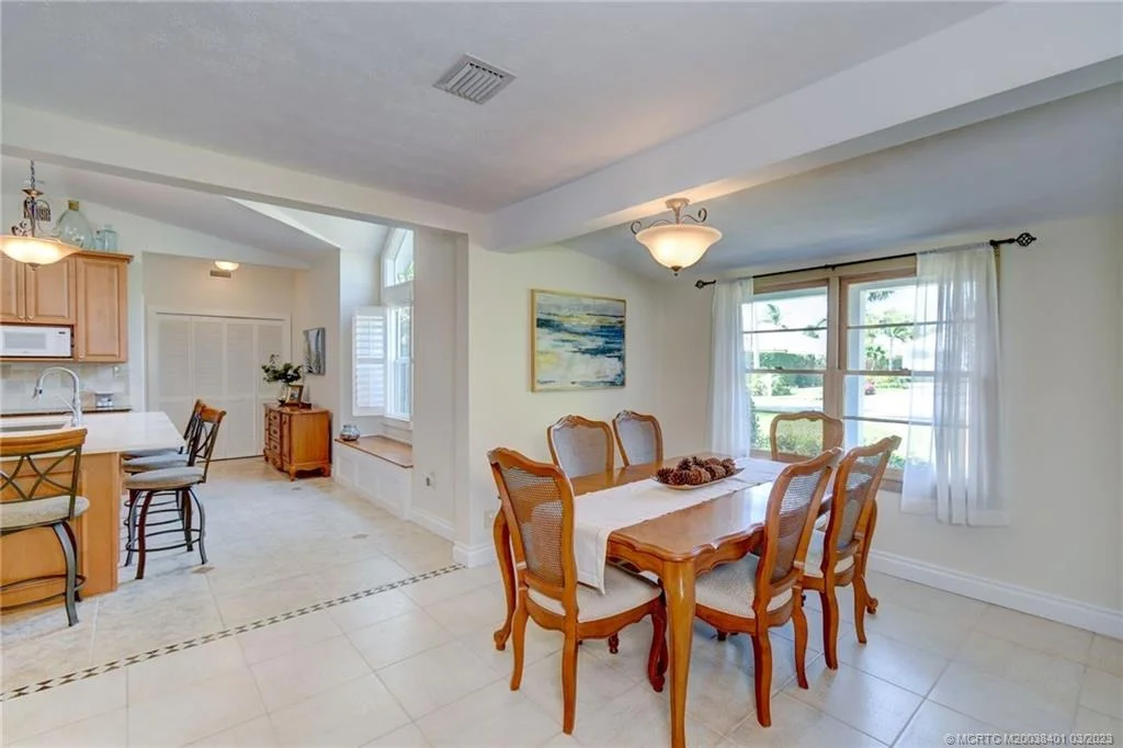 Photo of 834 SE Riverside Drive