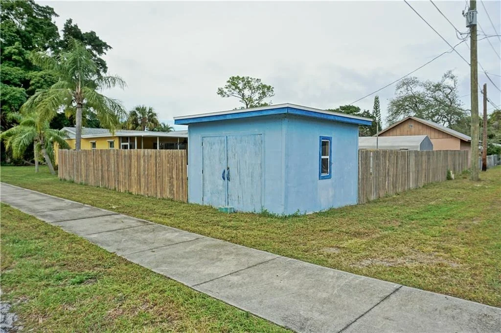 Photo of 523 SE Dolphin Drive