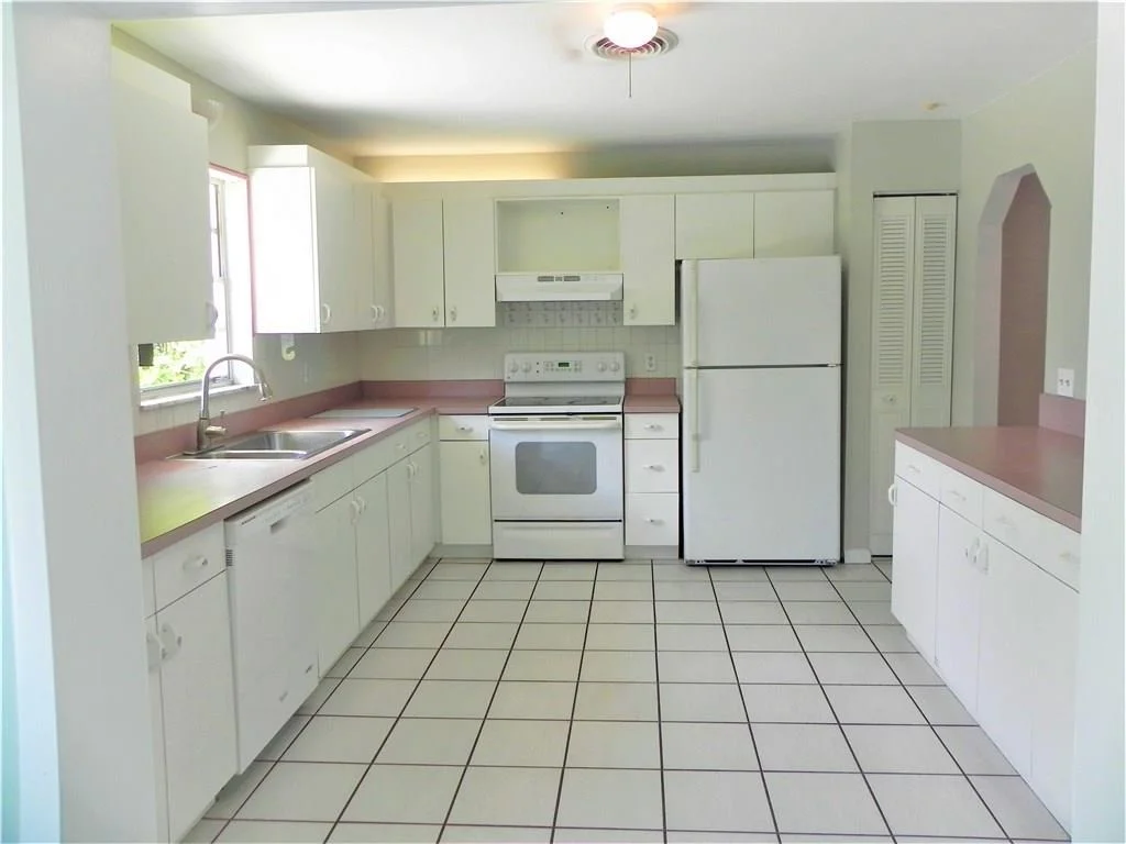 Photo of 1686 SE 10th Street