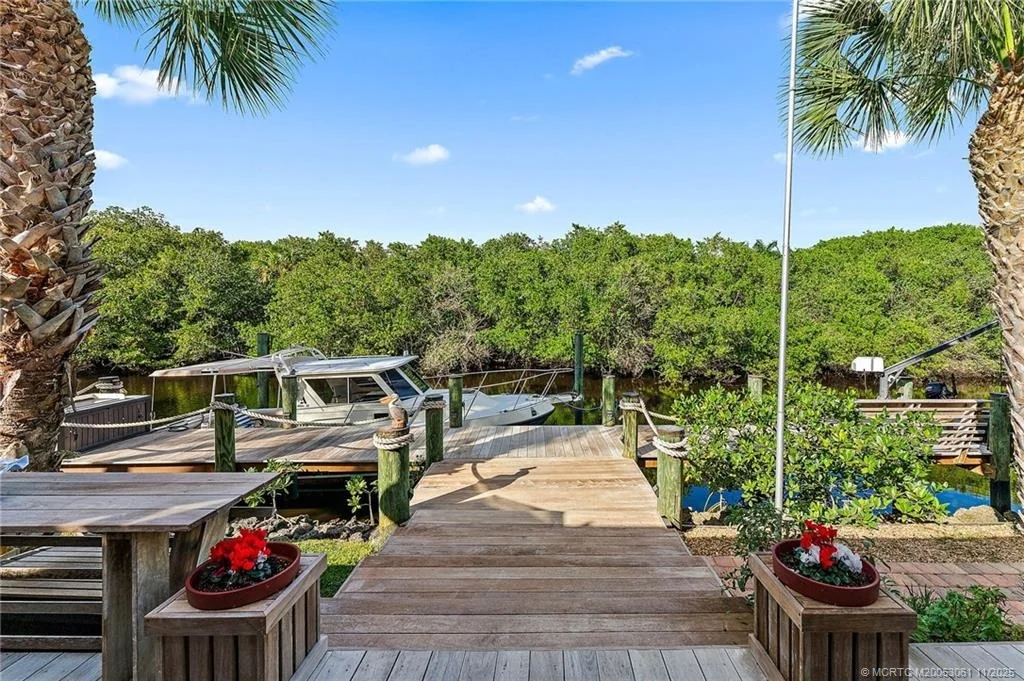 Photo of 655 SW Salerno Road