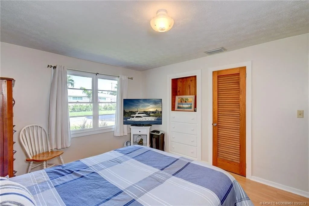 Photo of 834 SE Riverside Drive