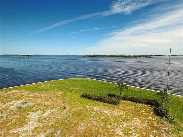 Photo of 1 N Island Road