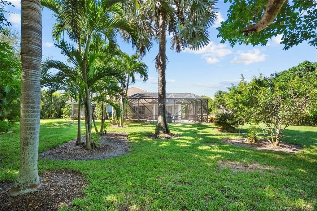 Photo of 691 NW Red Pine Way