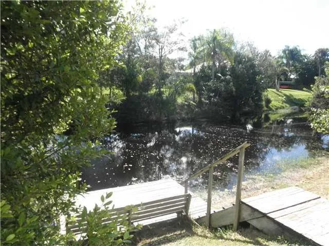Photo of 466 SE Cardinal Trail