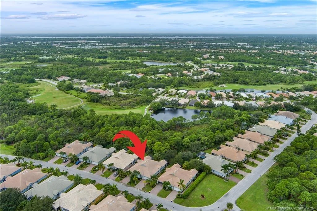 Photo of 620 NW Red Pine Way