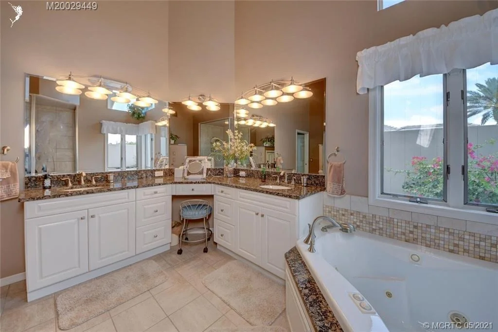 Photo of 6266 SE Oakmont Place