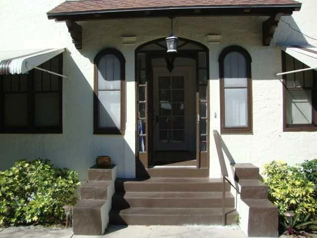 Photo of 216 SE Hibiscus Avenue