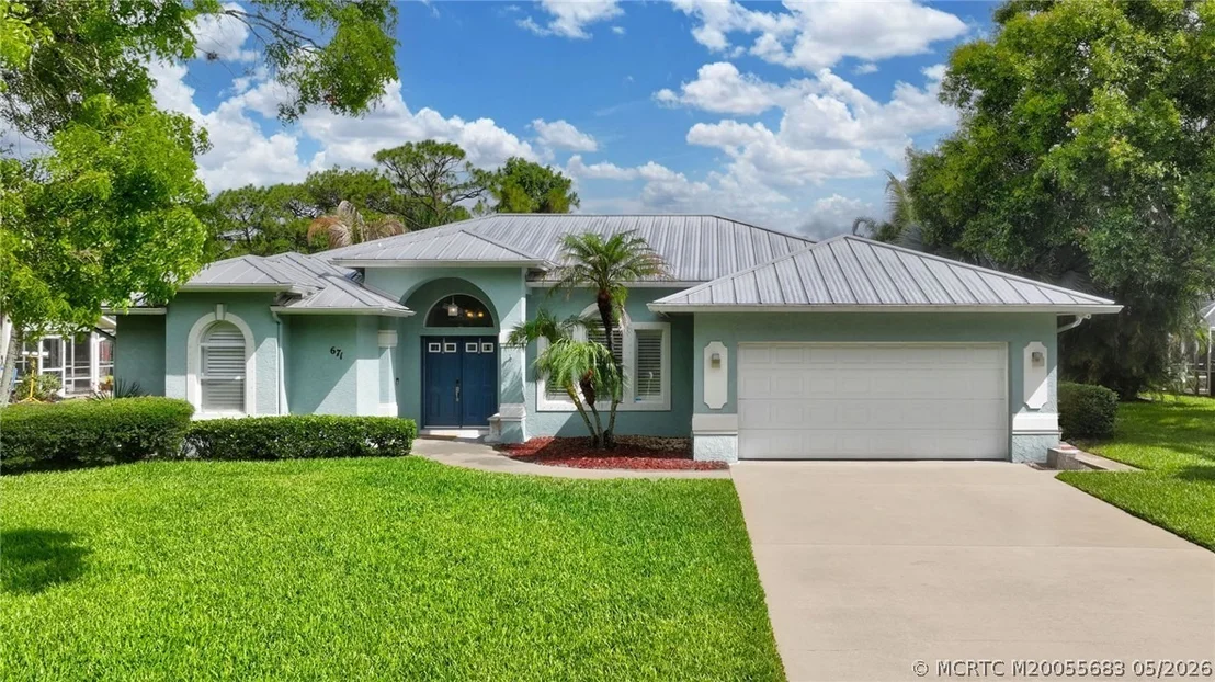 Photo of 671 SE Pin Oak Terrace