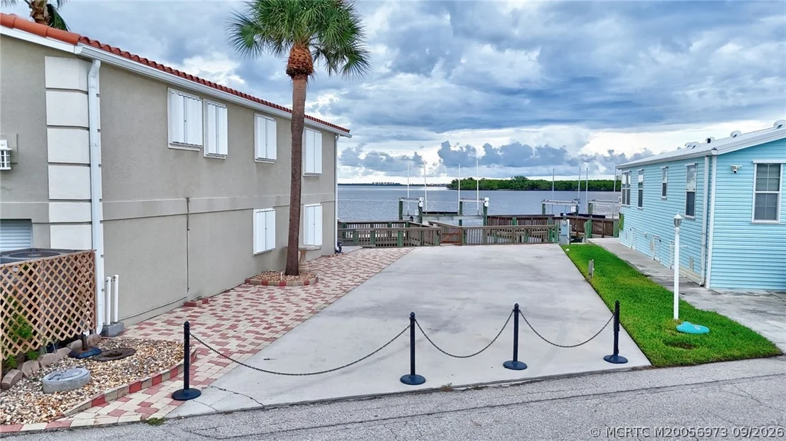Photo of 5 Nettles Boulevard