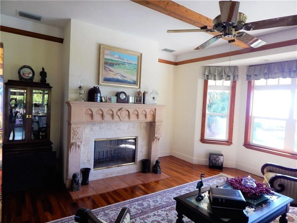 Photo of 661 NW Sunset Drive