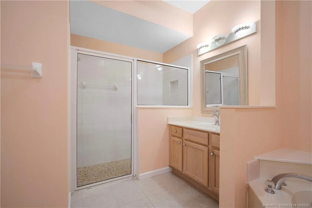 Photo of 620 NW Red Pine Way