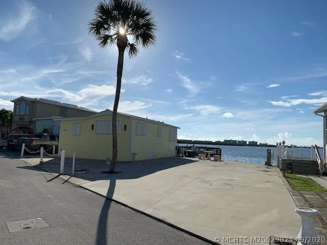 Photo of 1253 Nettles Boulevard