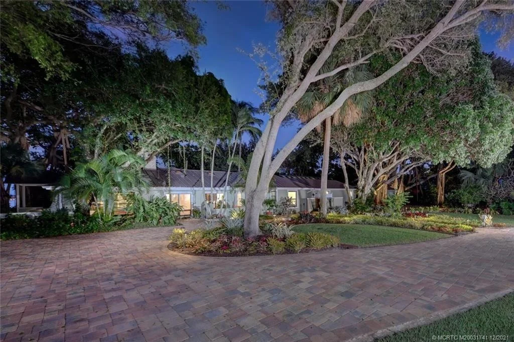Photo of 21 SE Harbor Point Drive