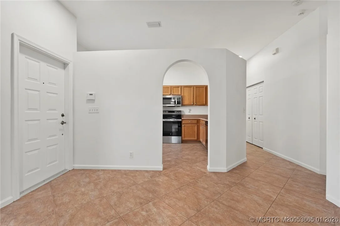 Photo of 581 NW Broken Oak Trail