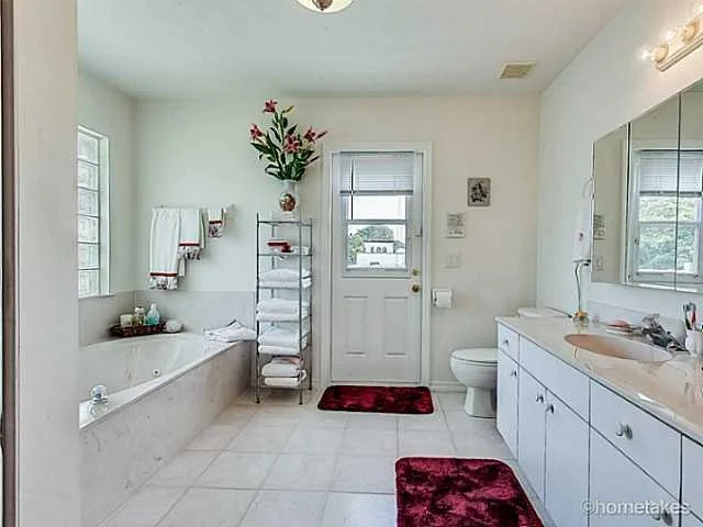 Photo of 1034 SE Riverside Drive