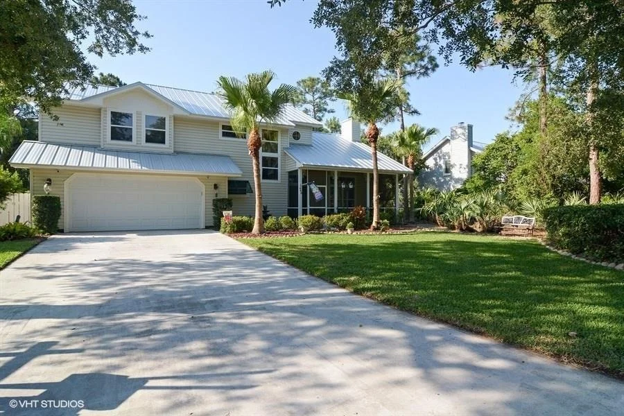Photo of 648 SE Pin Oak Terrace