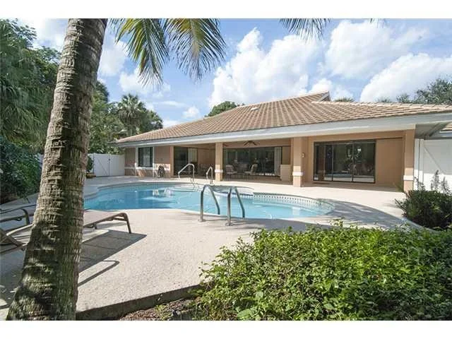 Photo of 121 Hillcrest Drive