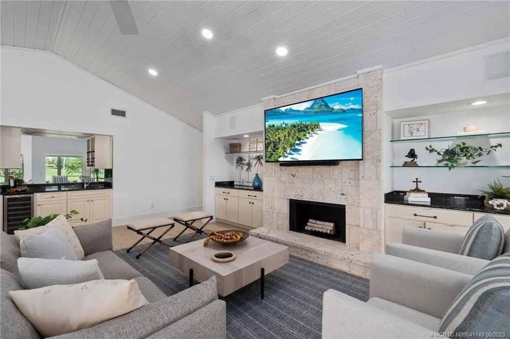 Photo of 6741 SE Harbor Circle