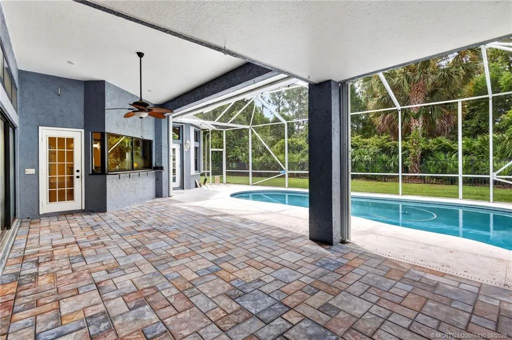 Photo of 672 SE Pin Oak Terrace