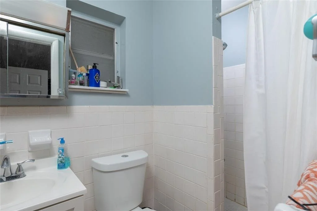 Photo of 2389 NW Sunset Boulevard