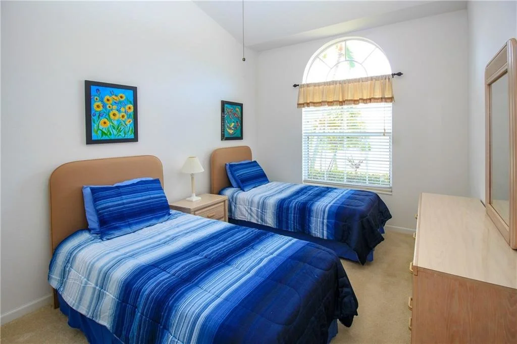 Photo of 631 NW Red Pine Way