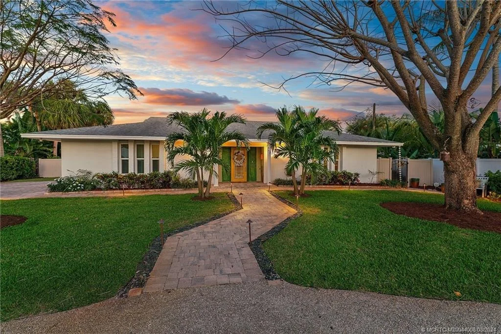 Photo of 333 SE Oriole Avenue