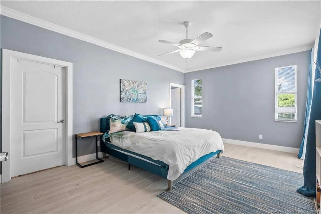 Photo of 4786 SE Horizon Avenue