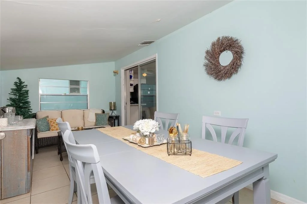 Photo of 2389 NW Sunset Boulevard
